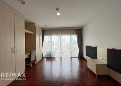 Condo 3 bed for rent at BTS Prompong