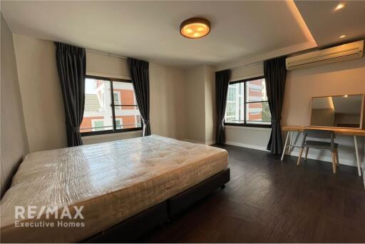 Pet friendly new renovated spacious 2+1 bedrooms in Asoke