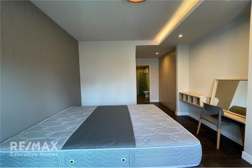 Pet friendly new renovated spacious 2+1 bedrooms in Asoke