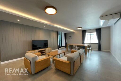 Pet friendly new renovated spacious 2+1 bedrooms in Asoke