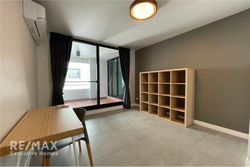 Pet friendly new renovated spacious 2+1 bedrooms in Asoke