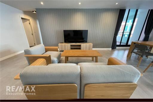 Pet friendly new renovated spacious 2+1 bedrooms in Asoke