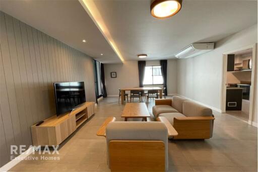 Pet friendly new renovated spacious 2+1 bedrooms in Asoke