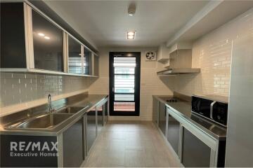 Pet friendly new renovated spacious 2+1 bedrooms in Asoke