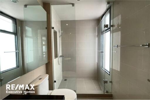 3 bedrooms newly renovated BTS Prompong