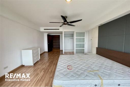 Newly Renovated Spacious 3BR Unit with Lake View Near BTS Asoke