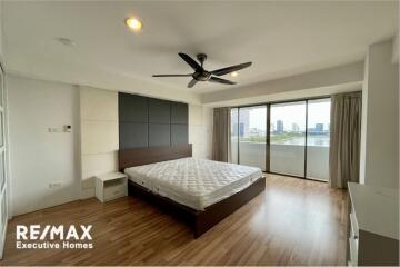 Newly Renovated Spacious 3BR Unit with Lake View Near BTS Asoke