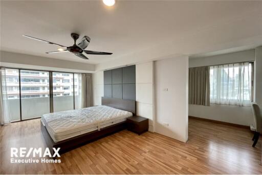 Newly Renovated Spacious 3BR Unit with Lake View Near BTS Asoke