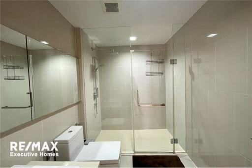 2 bedrooms for rent close to Asoke