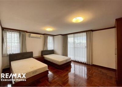 4 bedrooms apartment for rent near BTS Prompong