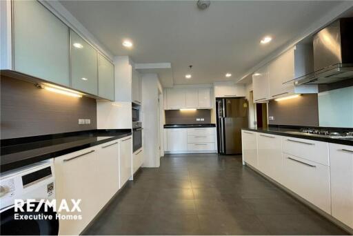 3 Bedrooms for Rent: Live in Luxury Near BTS Thonglor!