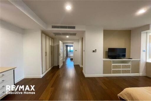 3 Bedrooms for Rent: Live in Luxury Near BTS Thonglor!