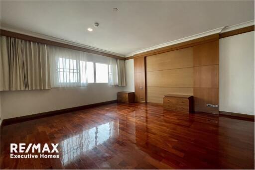 3 bedrooms Duplex for rent closed to BTS Nana