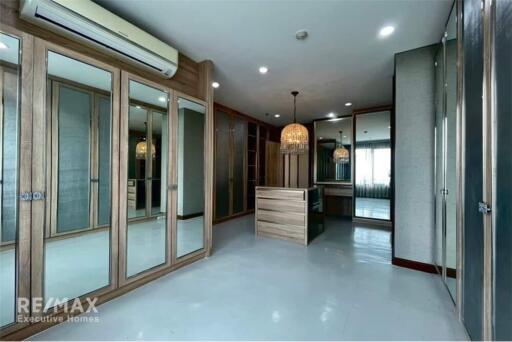 For Sale Duplex 3 Bedrooms High Floor at Villa Asoke