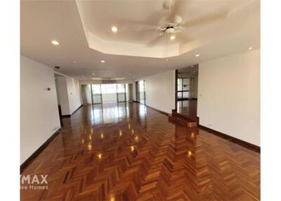 Pet friendly apartment 3+1 bedroom big balcony in Phrom Phong