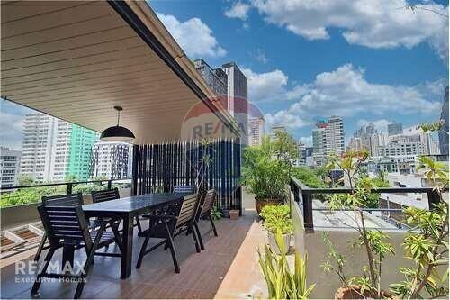 For rent penthouse pet friendly 2 bedrooms with private terrace in Sukhumvit 31