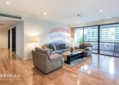 For Rent Spacious new renoavted 4 bedrooms with balcony in Sukhumvit 16 close to Park