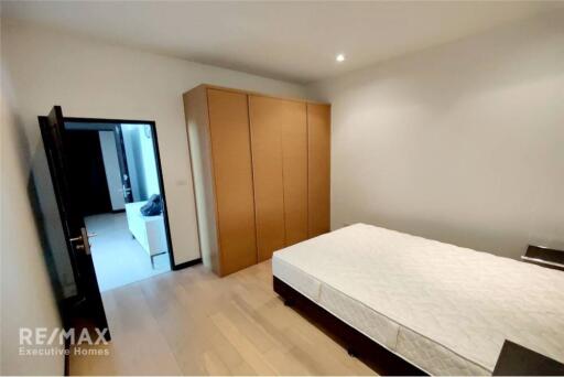 For Rent New Renoavted Spacious 2 Bedrooms with Balcony at Eight Thonglor Residence