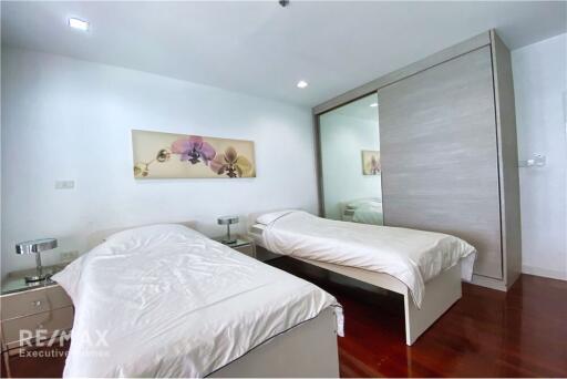 For Rent available 4 Bedrooms with garden balcony in Low rrise private apartment Sathorn