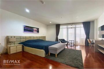 For Rent available 4 Bedrooms with garden balcony in Low rrise private apartment Sathorn