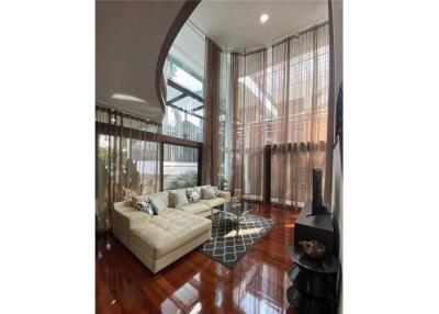 Luxurious Pet-Friendly Penthouse Duplex with 4 Bedrooms in Phrom Phong - Just a Stone