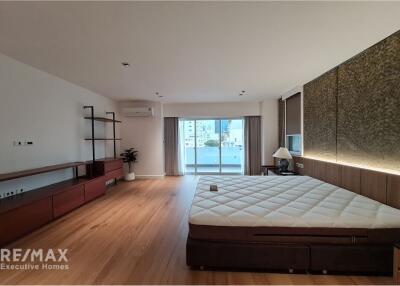 Newly Renovated 3 Bedrooms with Open Kitchen at 33 Tower: A Modern Haven for Comfort and Style