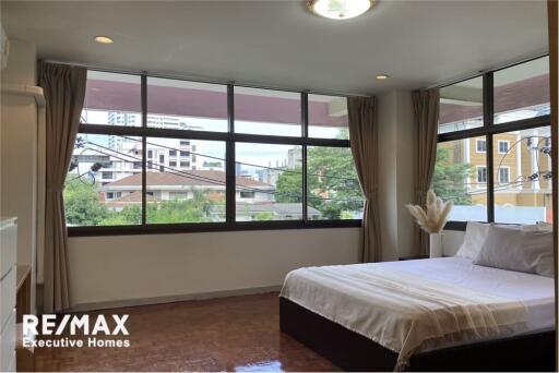 Pet Friendly Apartment For Rent 2 BR in Phromphong