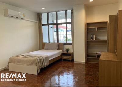 Pet Friendly Apartment For Rent 2 BR in Phromphong