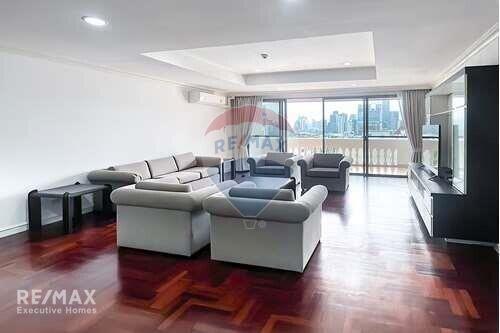 Pet friendly 3BR Condo in Heart of Bangkok"