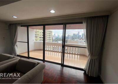 Pet-friendly, renovated 3 bedrooms with balcony