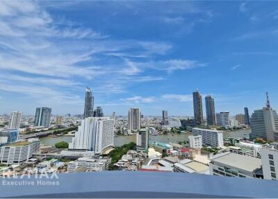 River view 1-BR condo for sale at State Tower.