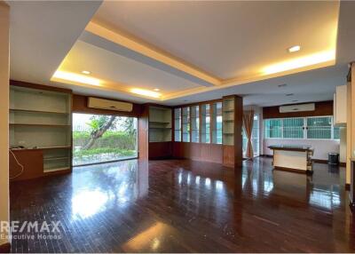 Low rise apartment in Sukhumvit 39.