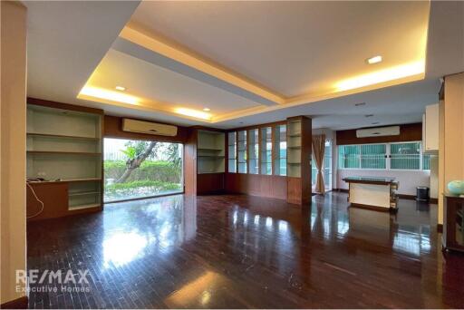 Low rise apartment in Sukhumvit 39.