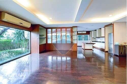 Low rise apartment in Sukhumvit 39.