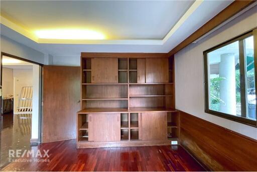 Low rise apartment in Sukhumvit 39.