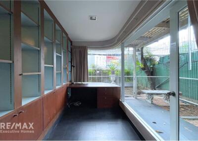 Low rise apartment in Sukhumvit 39.