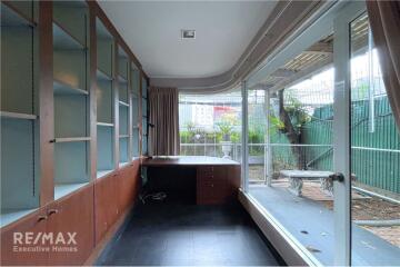 Low rise apartment in Sukhumvit 39.