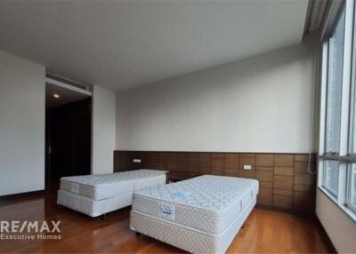 For Rent Furnished 3 Bedrooms with Balcony in Thonglor