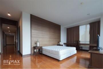 For Rent Furnished 3 Bedrooms with Balcony in Thonglor