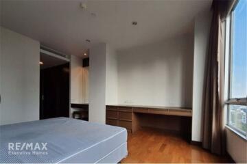 For Rent Furnished 3 Bedrooms with Balcony in Thonglor