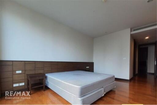 For Rent Furnished 3 Bedrooms with Balcony in Thonglor