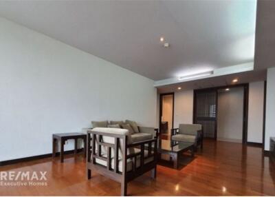For Rent Furnished 3 Bedrooms with Balcony in Thonglor