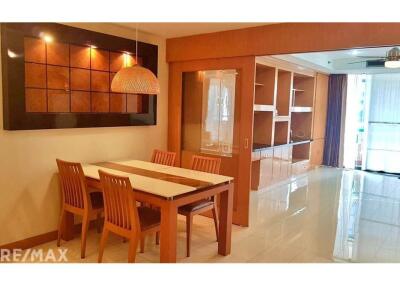 High-floor 2-bed condo with balcony