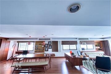 Spacious 3-bedroom living with grand balcony Nest to Lumpini Park