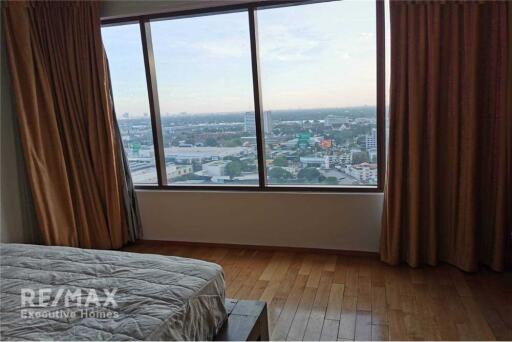 For Rent 3 Beds+Madroom 4 Bathroom/Sukhunvit24 Big bathtub among valuable view