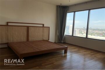 For Rent 3 Beds+Madroom 4 Bathroom/Sukhunvit24 Big bathtub among valuable view