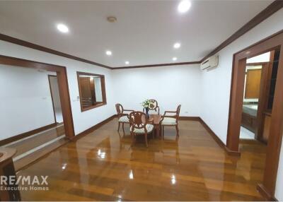Room for rent 3+1 Bed with 378 SQM at Center of Sukhumvit 31, Prompong BTS