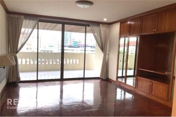 Room For Rent 3 Bed 3 Bath at Sukhumcit 23 Asok BTS