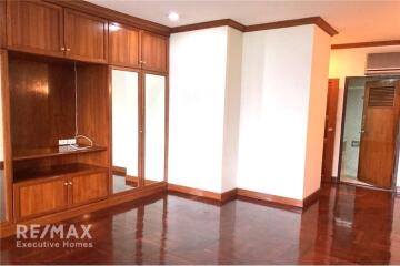 Room For Rent 3 Bed 3 Bath at Sukhumcit 23 Asok BTS