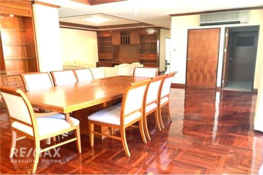 Room For Rent 3 Bed 3 Bath at Sukhumcit 23 Asok BTS